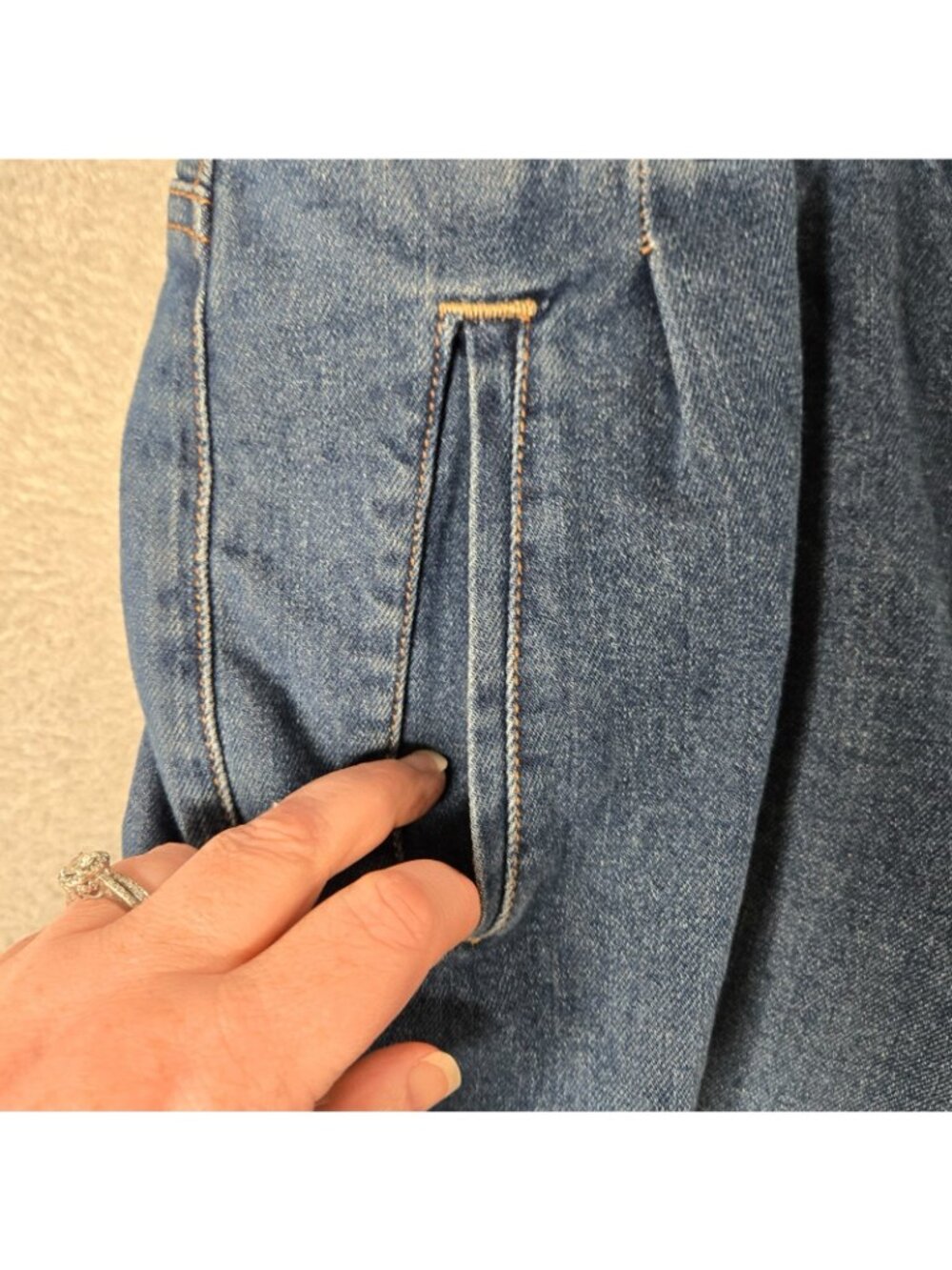 American Eagle 20 Mom Shorts Denim Jean Shorts Raw Hem Cut off Festival Party - Picture 3 of 11